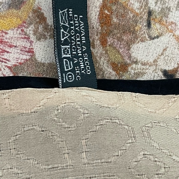 Alexander McQueen Silk wrap/Shawl. - Picture 8 of 16